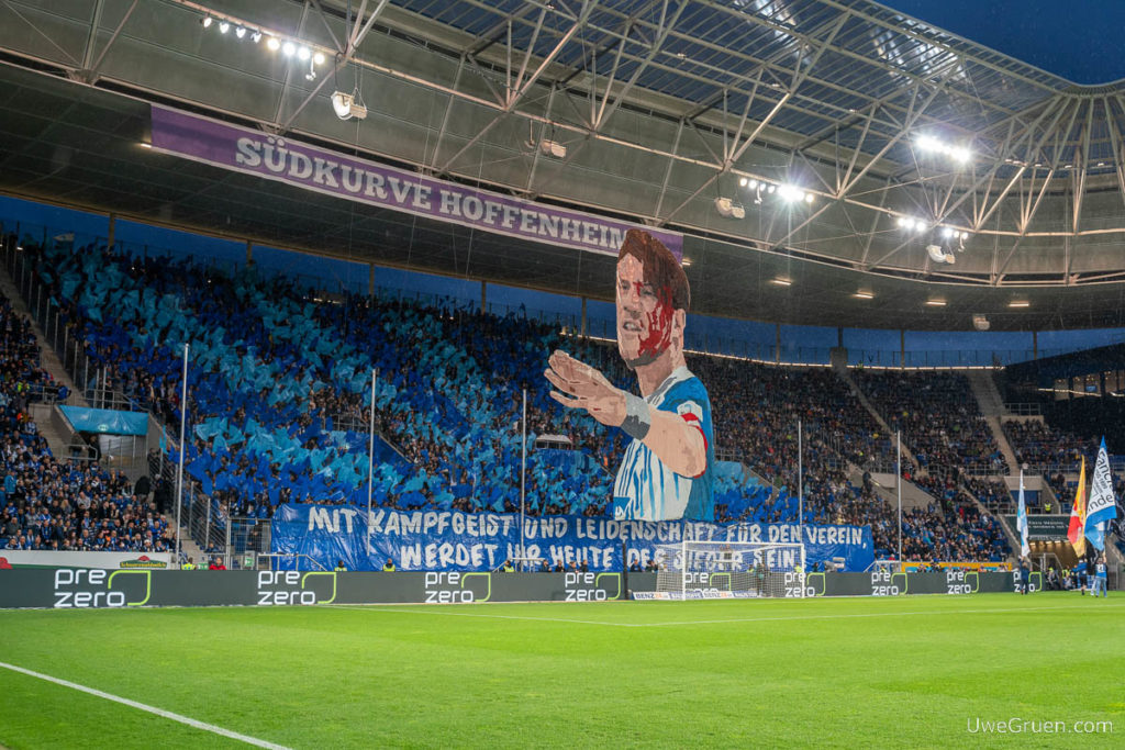 Bundesliga, Choreo, DFL, Ermin Bicakcic, Fankurve, Fans, Flutlicht, Fussball, SC Freiburg, Suedkurve, TSG 1899 Hoffenheim, Zuschauer