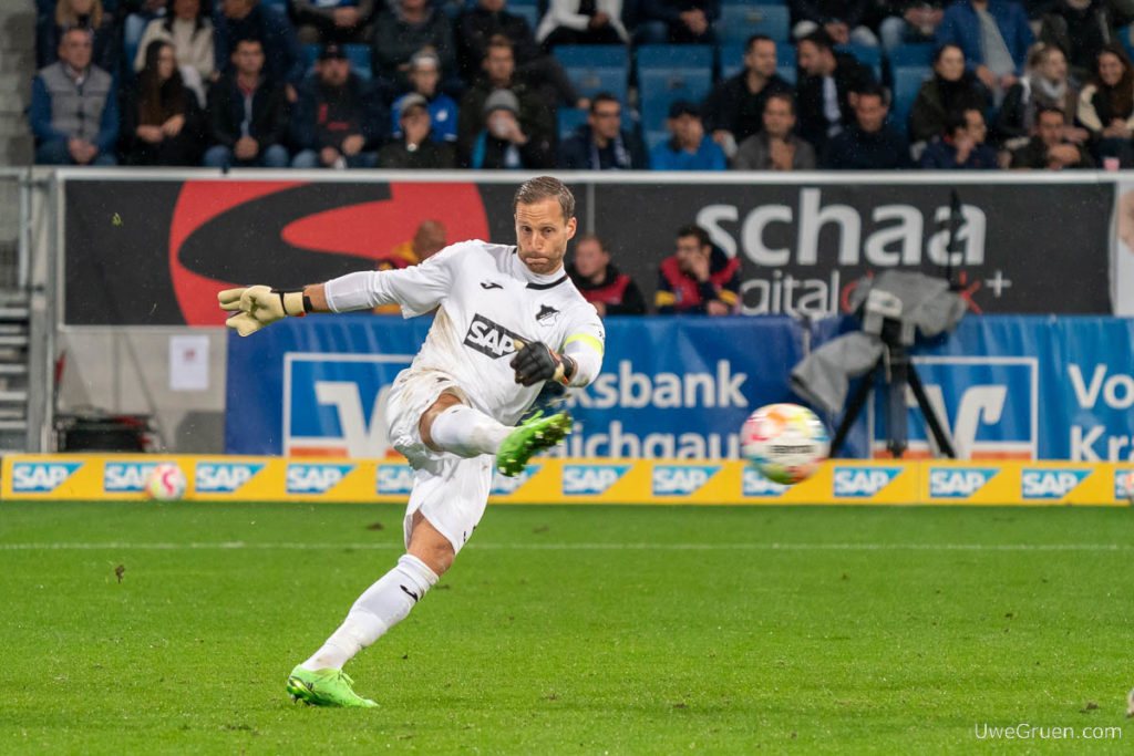 Bundesliga, DFL, Flutlicht, Fussball, Oliver Baumann, SC Freiburg, TSG 1899 Hoffenheim